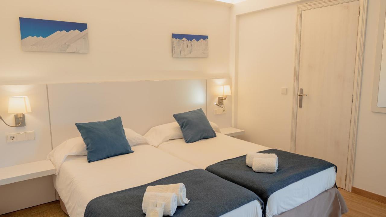 Hotel Colonial Colonia de Sant Jordi ภายนอก รูปภาพ